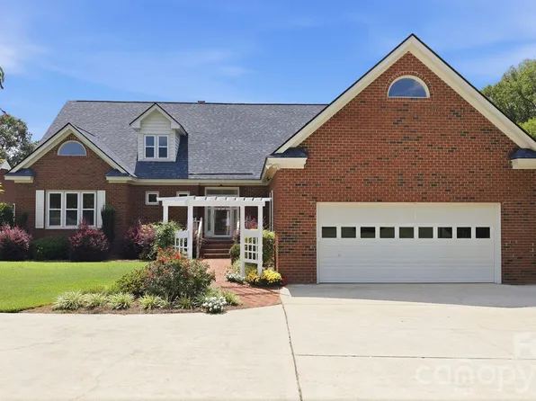 6303 Pointe Ln #25, Rocky Mount, NC 27803