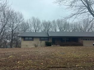 2207 Sunset Cir, Neosho, MO 64850