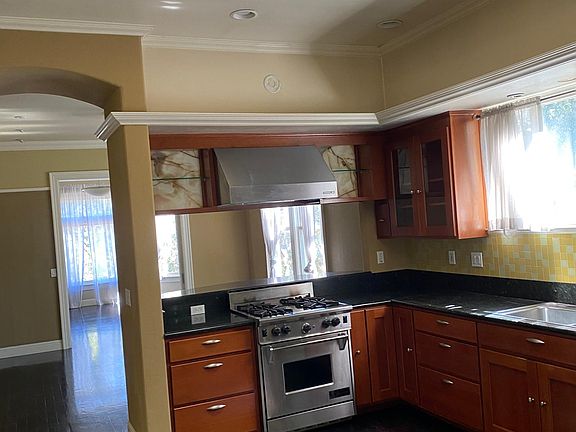 4th image of 36 Park Ave #A