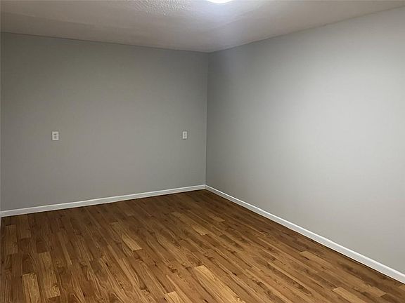 3rd image of 2910 Karnes Rd