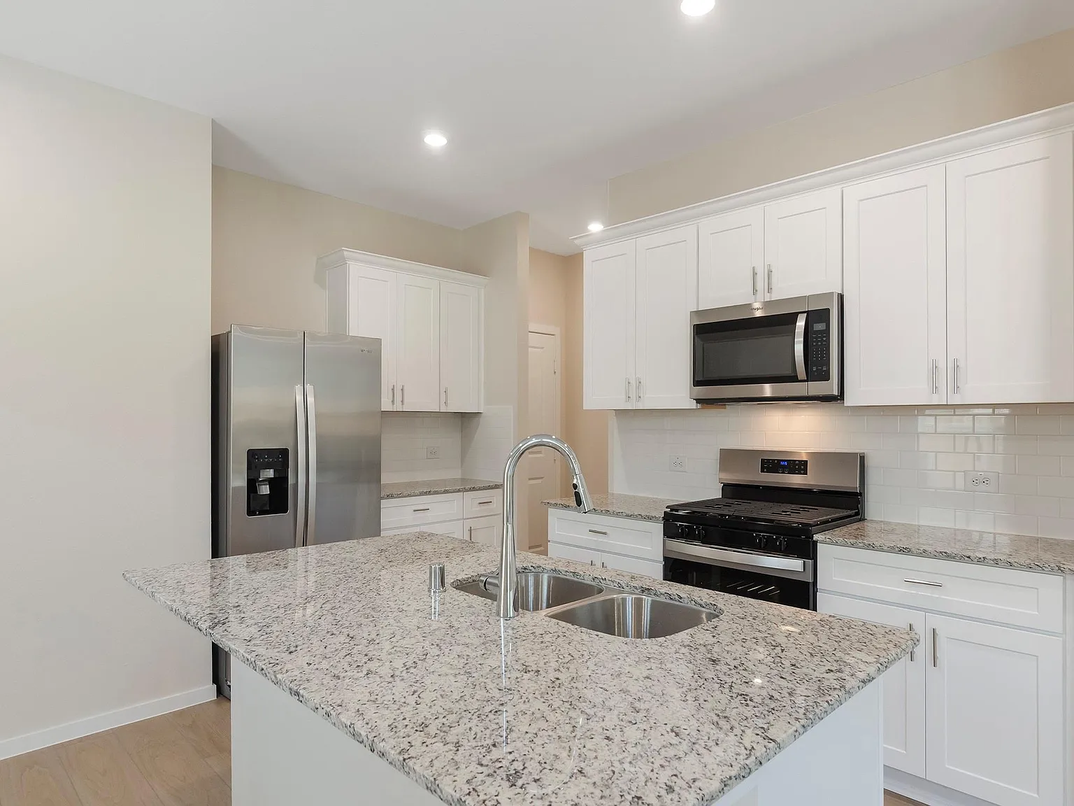 4 bed, 2.5 bath, 2536 sqft, $2,475 — Photo 3