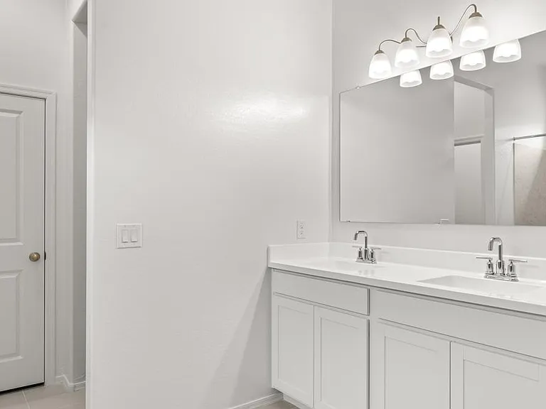 15524 W Smoketree Dr — Photo 2