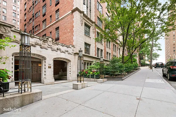 Sold by Sotheby's International Realty | media 8