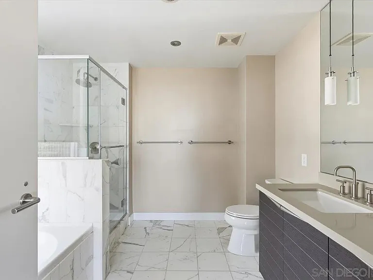 1325 Pacific Hwy #805 — Photo 32