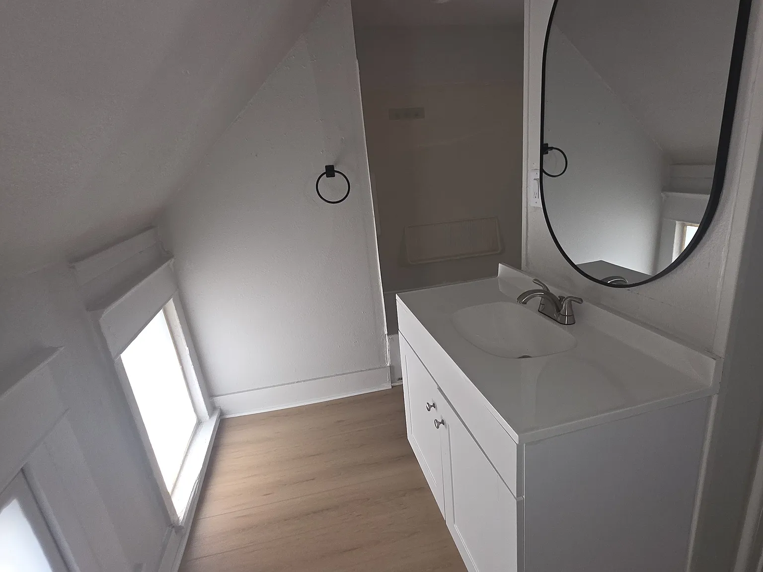 3 bed, 800 sqft, $1,300 — Photo 4