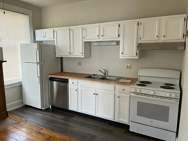 137 W 9th St #2 — Photo 10