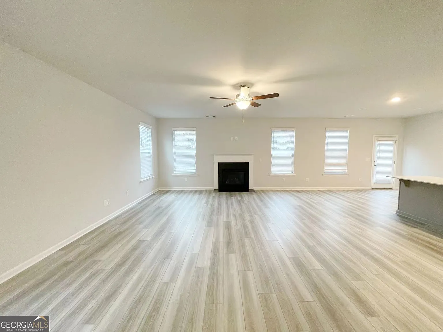 4 bed, 3.5 bath, 2724 sqft, $2,625 — Photo 4