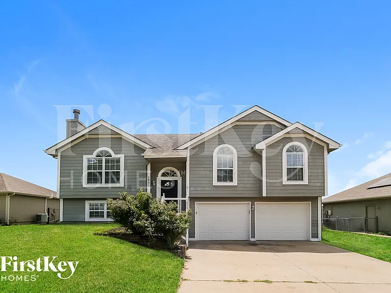 1603 Roberta Dr — Photo 1