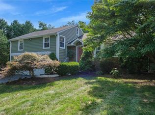 336 Deer Track Ln, Valley Cottage, NY 10989