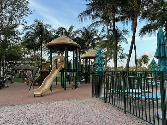 19501 W Country Club Dr #406 — Photo 23