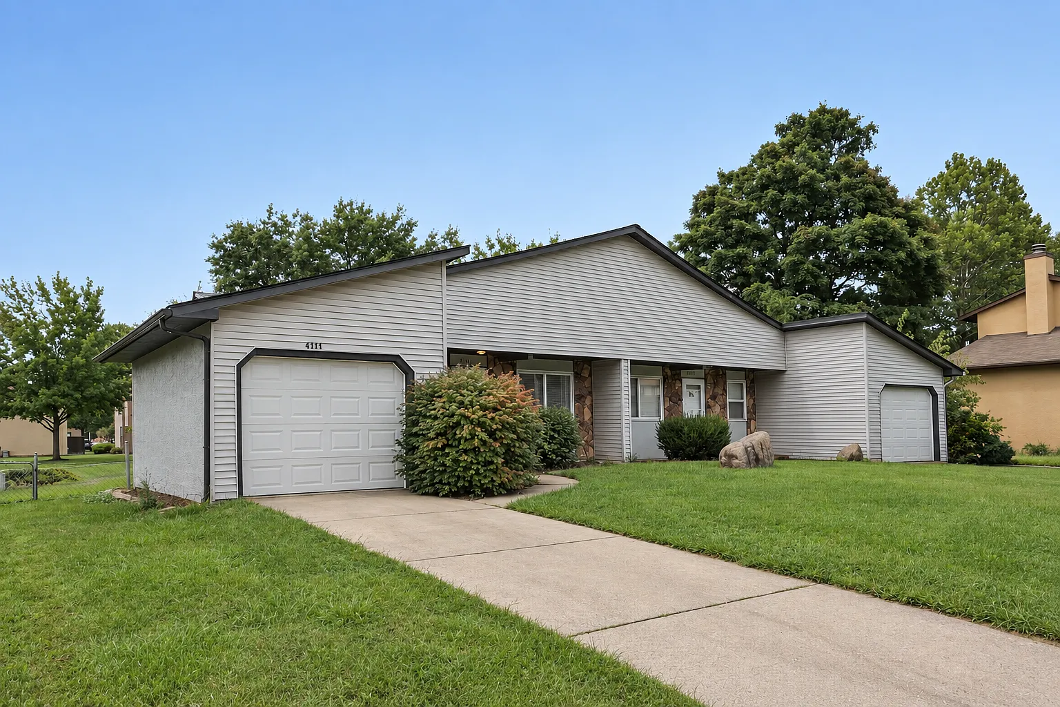 4 bed, 1240 sqft, $1,900 — Photo 1