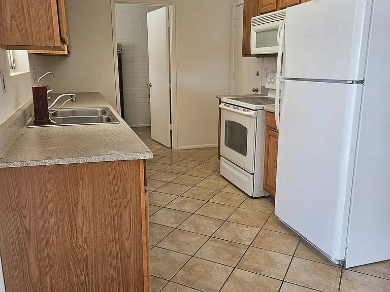 9845 N 105th Dr — Photo 2