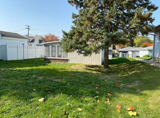 4661 S 49th St, Greenfield, WI 53220