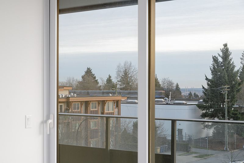 Burnaby Apartment for rent - 2 Bedrooms — photo 2