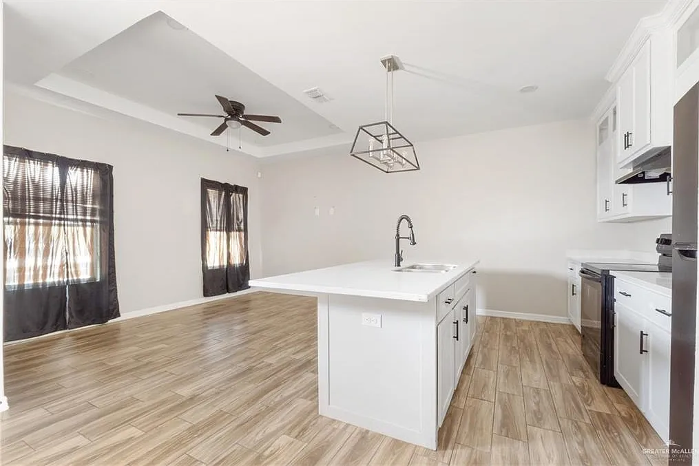3 bed, 2.0 bath, 1202 sqft, $1,300 — Photo 3