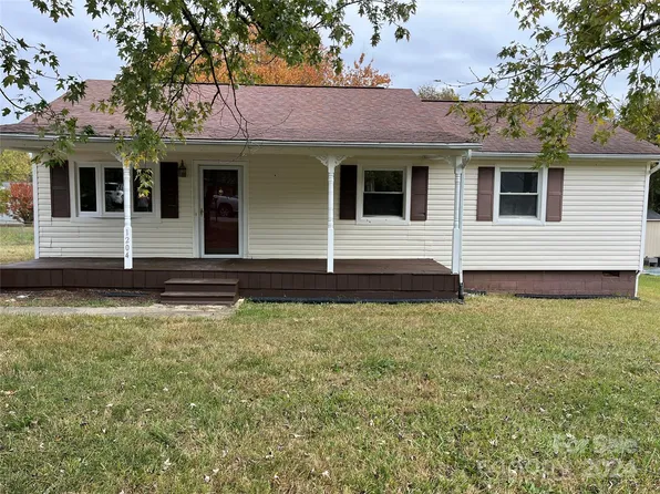 1204 Dean Dr, Dallas, NC 28034