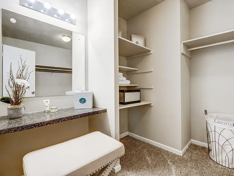 Hickory Creek Apartment and Townhomes — Photo 10