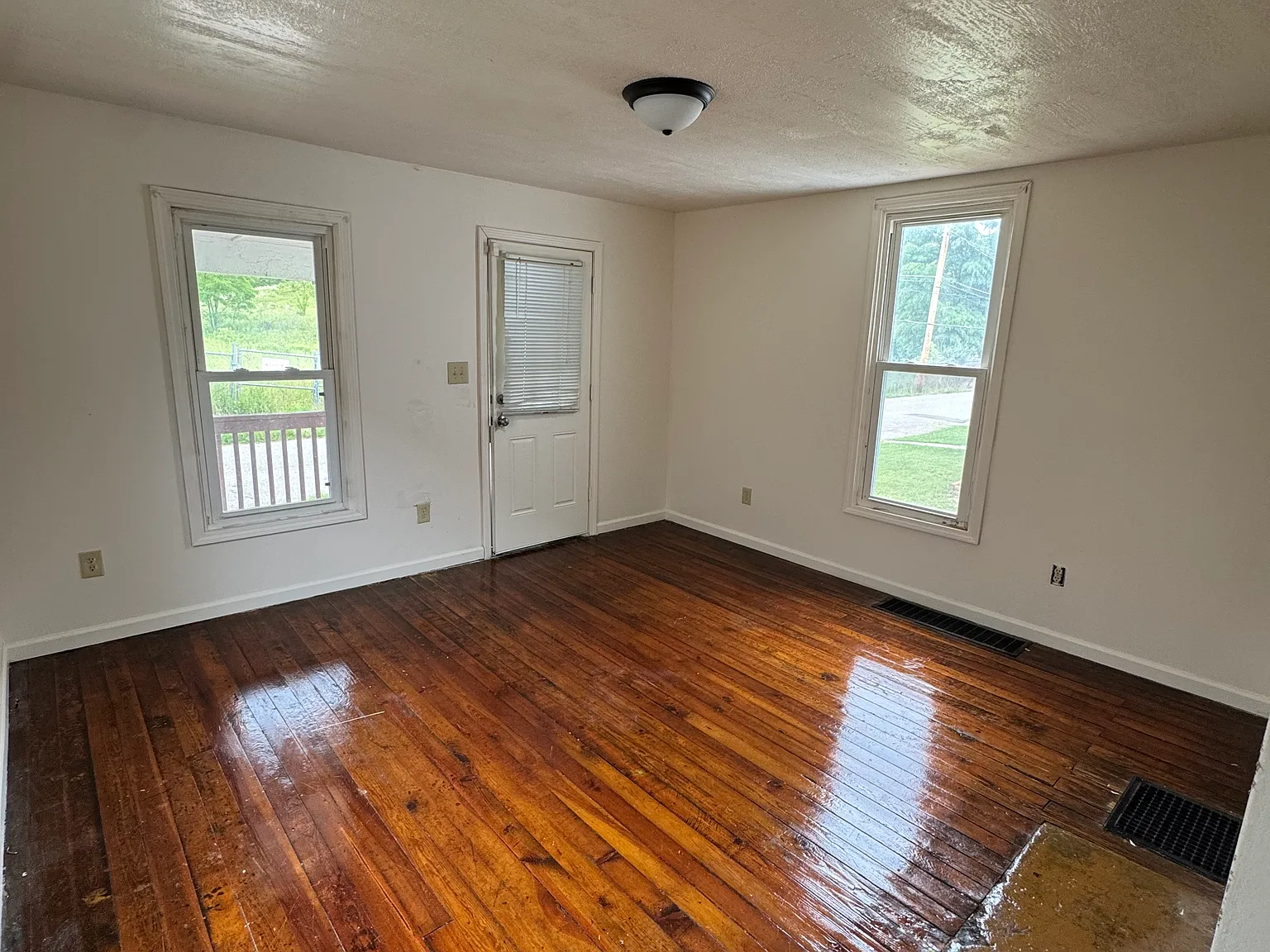 2 bed, 1270 sqft, $1,000 — Photo 2