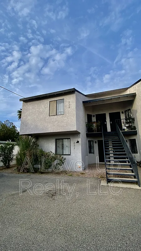 2 bed, 1.0 bath, 900 sqft, $1,000 — Photo 2