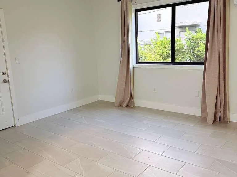 310 NE 78th St #3 — Photo 1