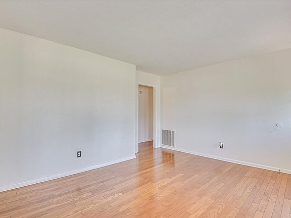 5th image of 272 Hinman Drive