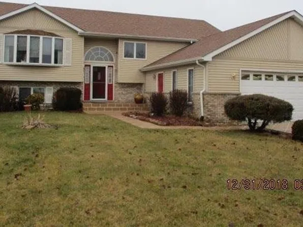 1720 Amber Dr, Hobart, IN 46342