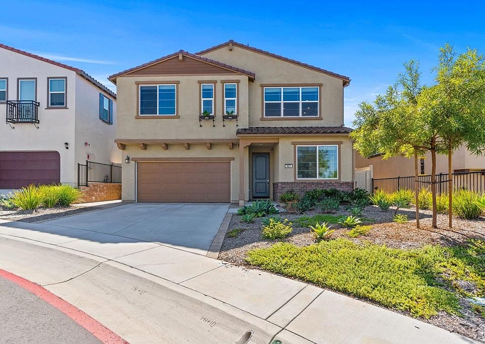 1st image of 921 Arroyo Vista Dr