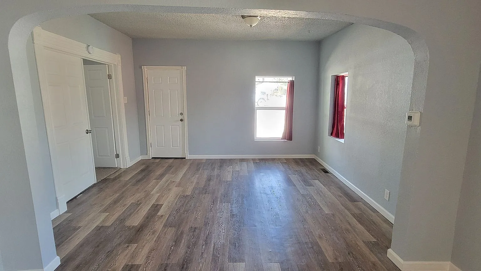 2+ Bedroom home Near Downtown! — Photo 3