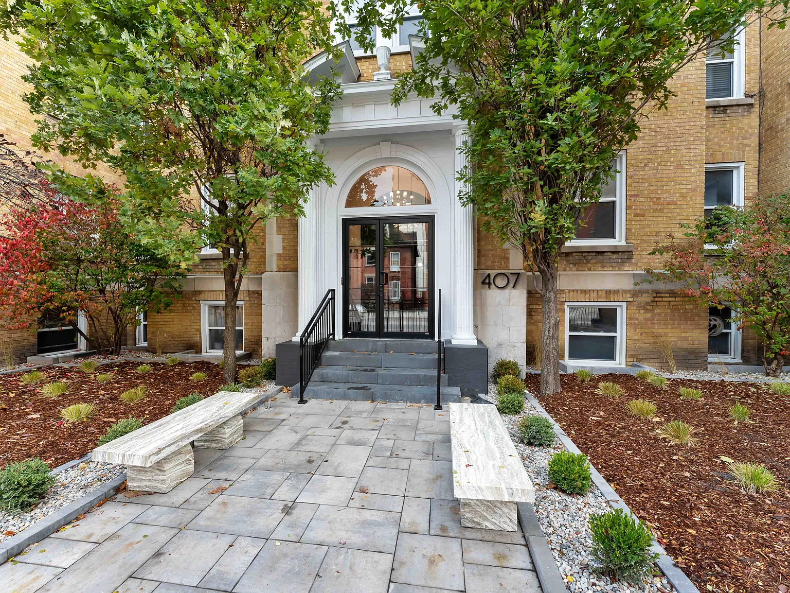 407 Elgin St — Photo 1