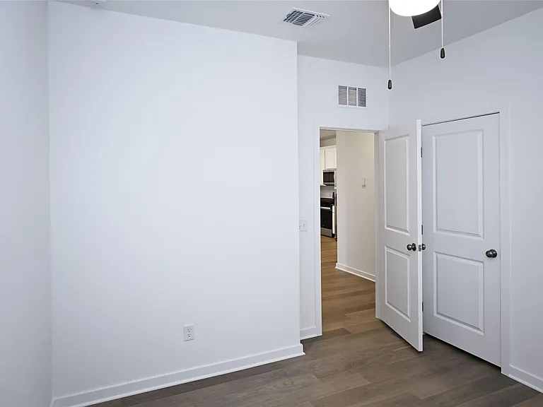 261 Elk Ave — Photo 24