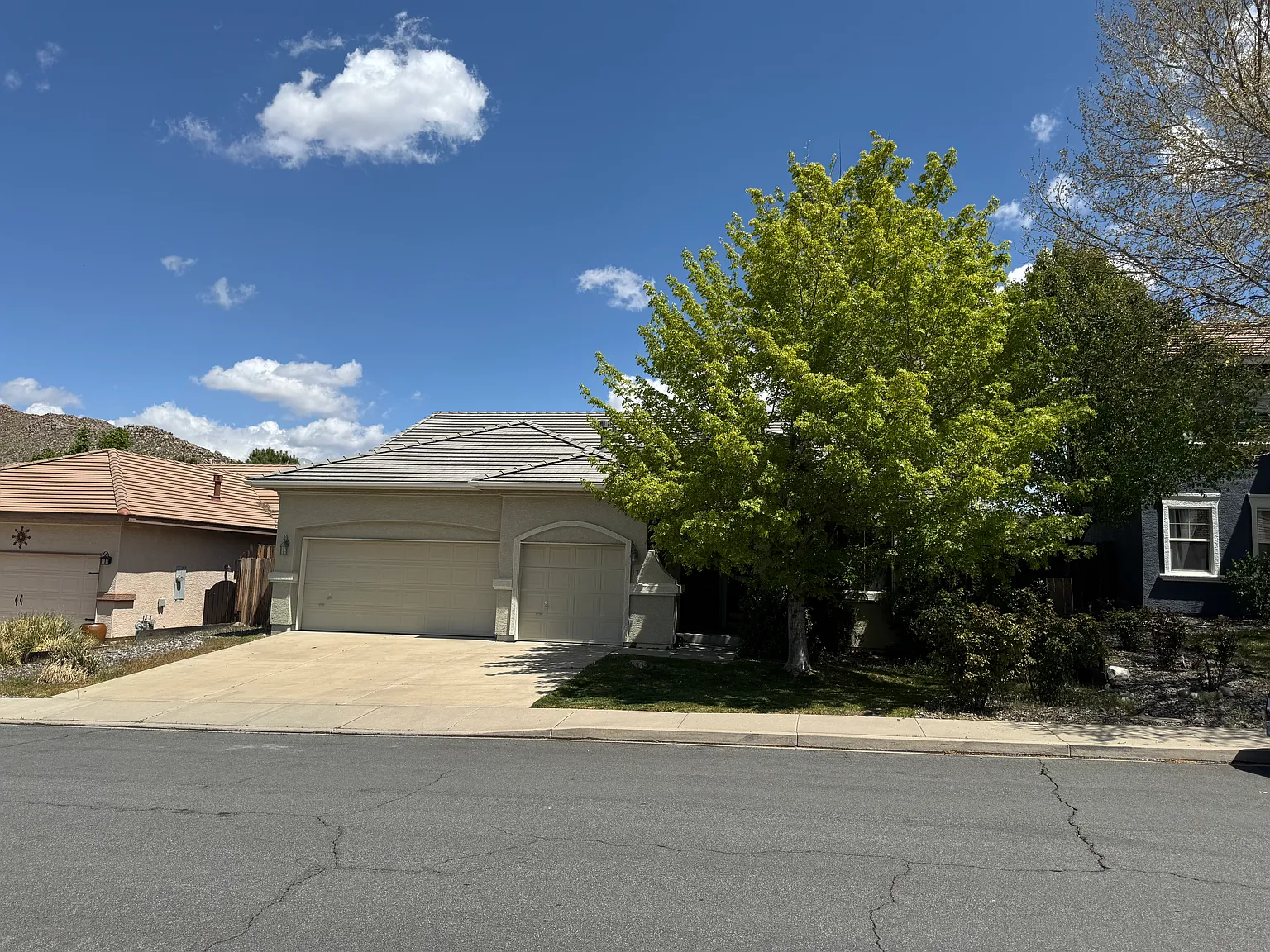 4 bed, 1994 sqft, $3,300 — Photo 2