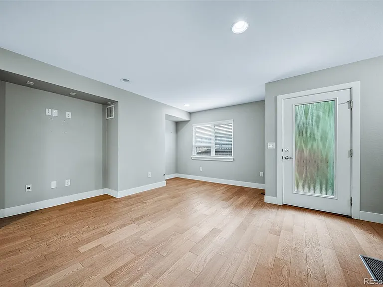 435 S Forest St #6 — Photo 7