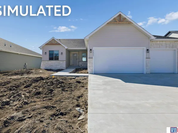 9101 Castle Pine Dr, Lincoln, NE 68516