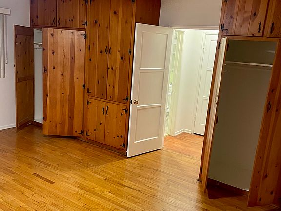 5th image of 425 E Magnolia Blvd APT D