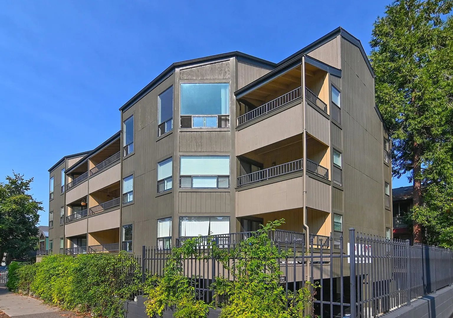 Hess Apartments — Photo 1