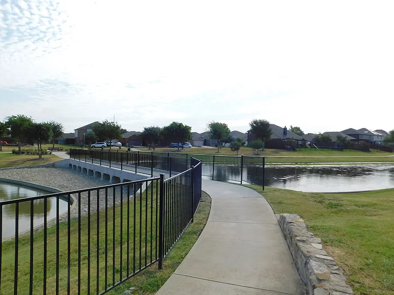 14904 Riverside Dr — Photo 36