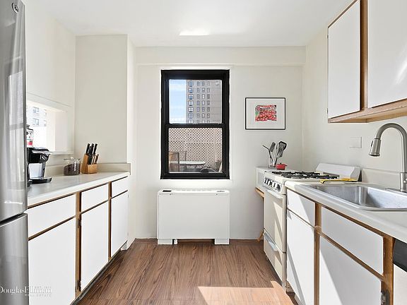 4th image of 200 E 27th St APT 11P
