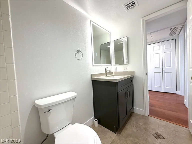 920 Rockview Dr #101 — Photo 9