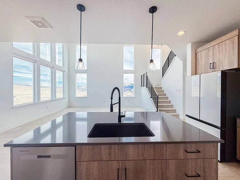 1482 W Russo Dr — Photo 4