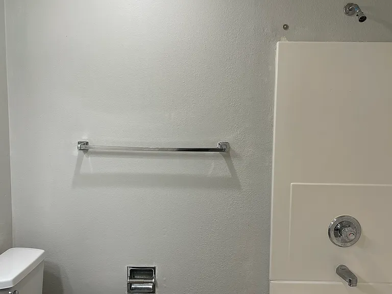 515 E Burlington St #11 — Photo 10