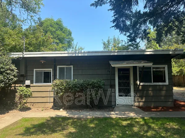 940 SE North St, Grants Pass, OR 97526