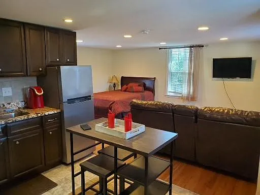 1 bed, 800 sqft, $1,850 — Photo 3