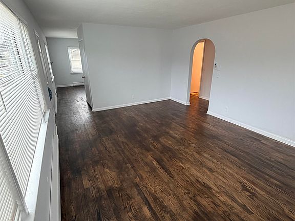 5th image of 528 King St