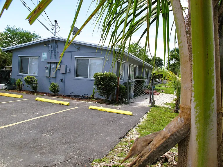 340 NW 6th St — Photo 22