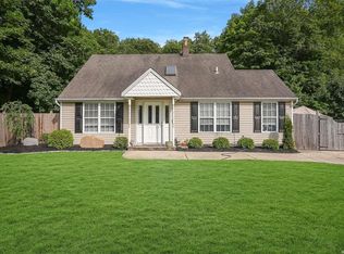 11 Lindner Pl, Smithtown, NY 11787