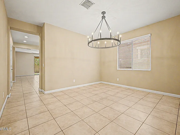 1619 N Hillcrest — Photo 8