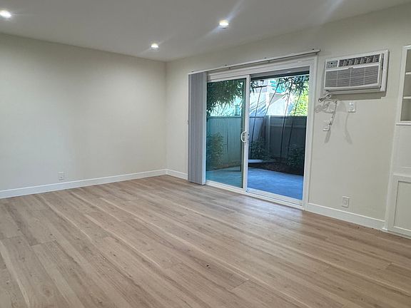 5th image of 283 S El Molino Ave APT 7