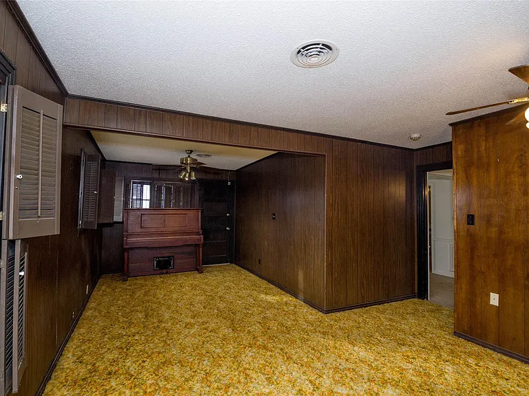 2047 FM 2933 — Photo 22