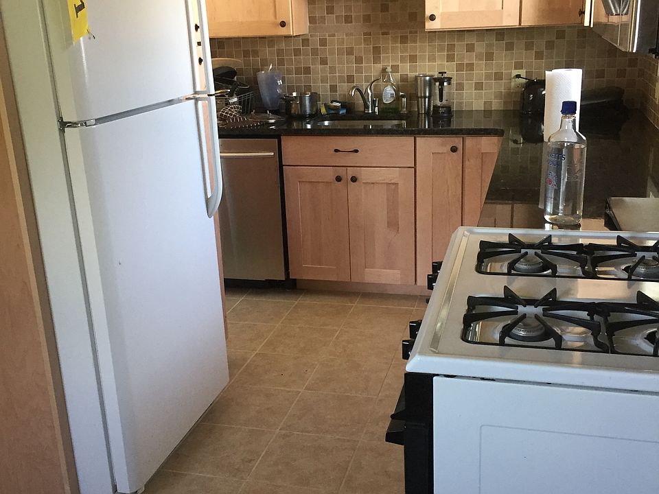 2nd image of 524 Overhill St