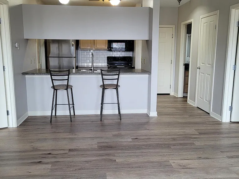Ktichen with build in breakfast bar